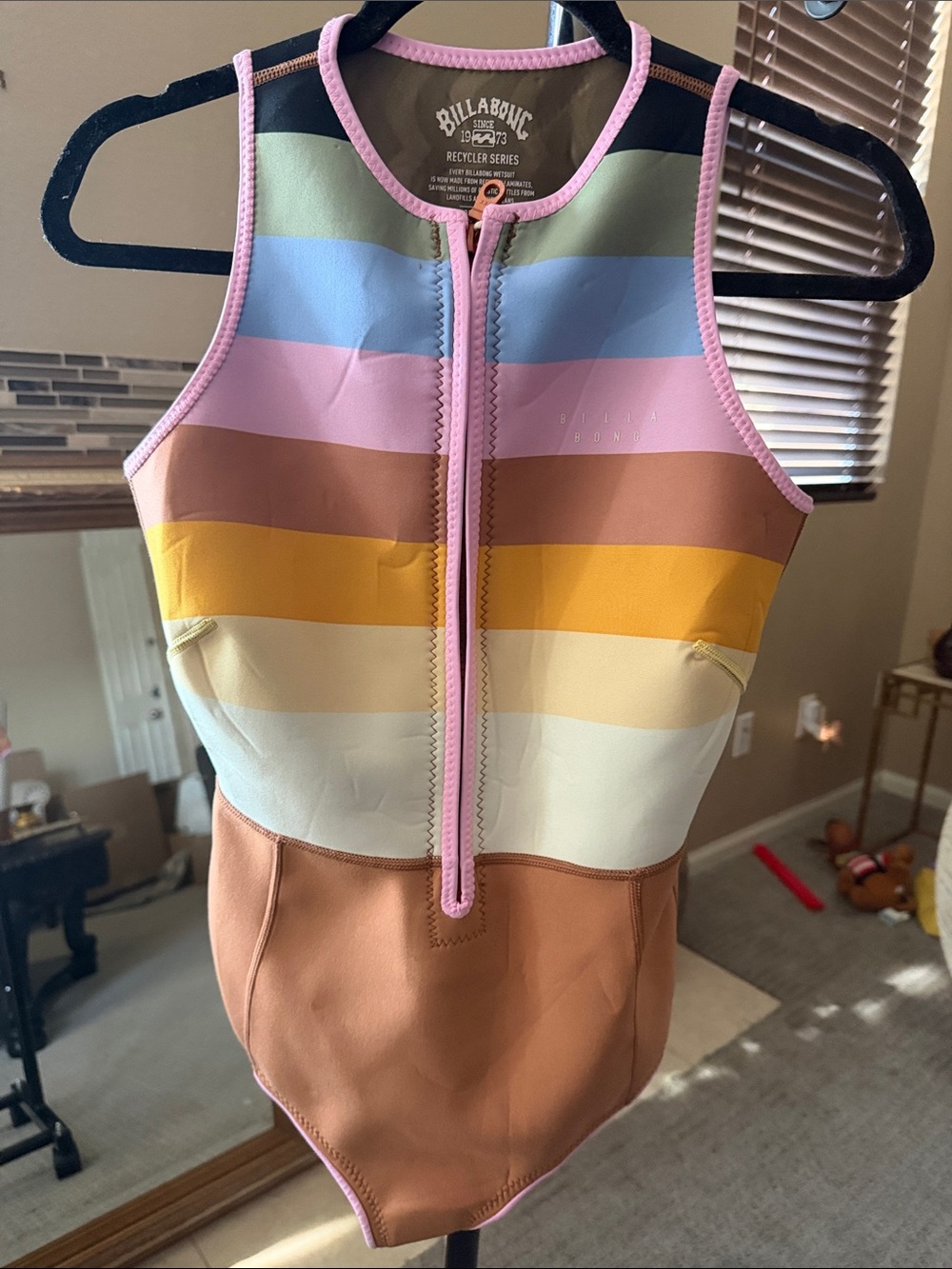 A26 Billabong Soul Sista Shorty Wetsuit. NWT Retro color block surf